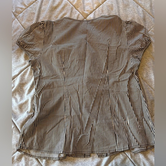 HESTER & ORCHARD | Anthro Ruffle Shoulder Top Large - Picture 5 of 5